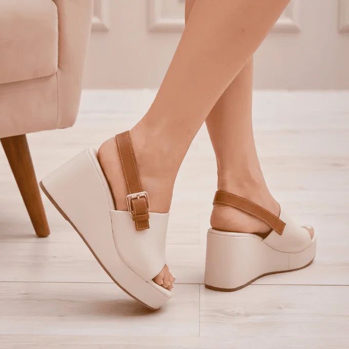 Sandales Blanches Plateforme à Boucle Dorée